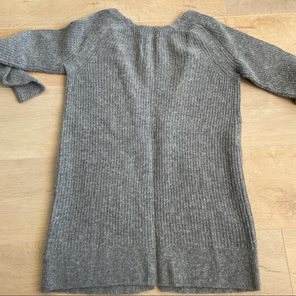 💗 Banana Republic Gray Cardigan - Picture 5 of 5